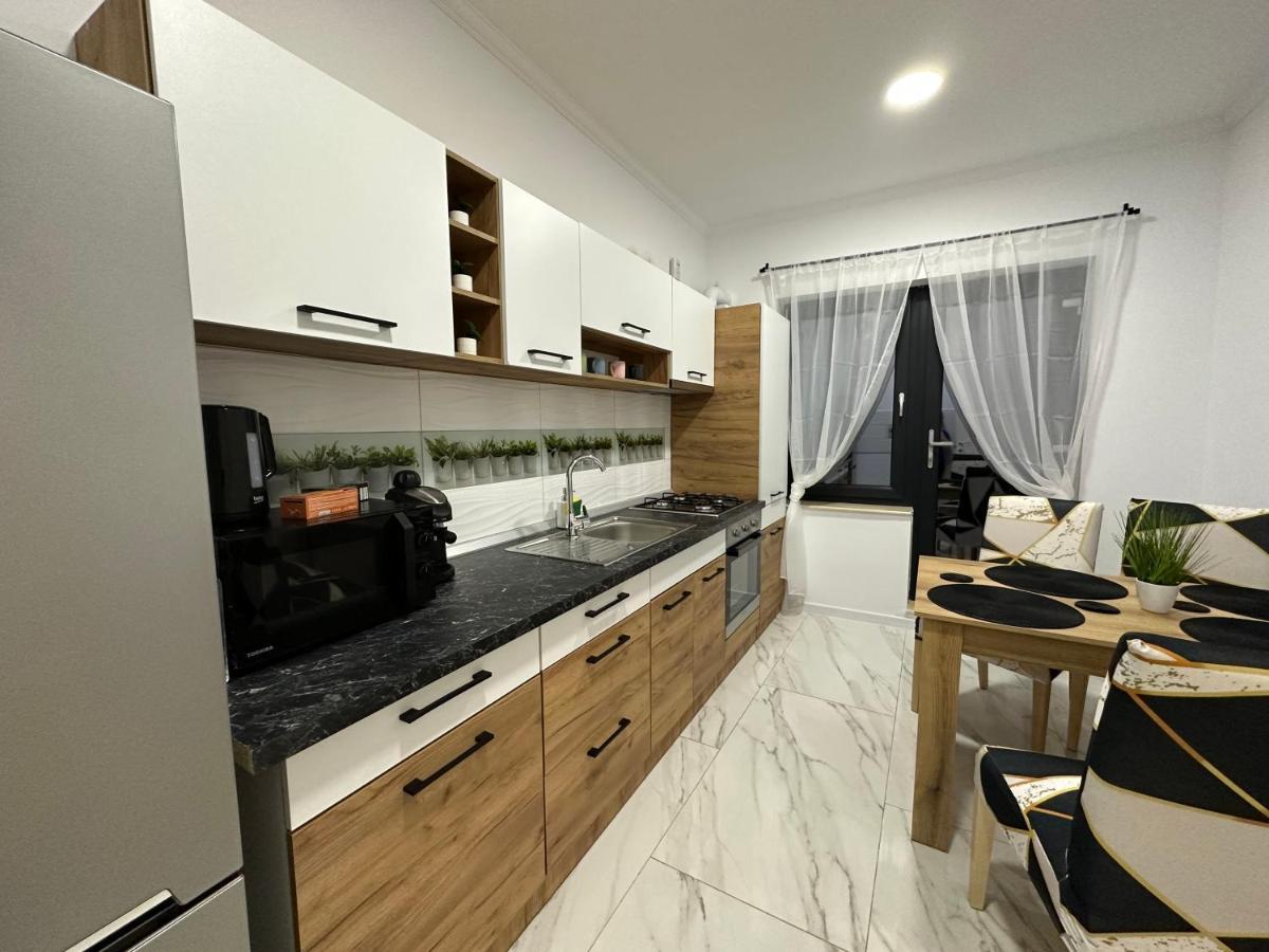 Golden Garden Luxury Apartment In Bucharest Exterior photo